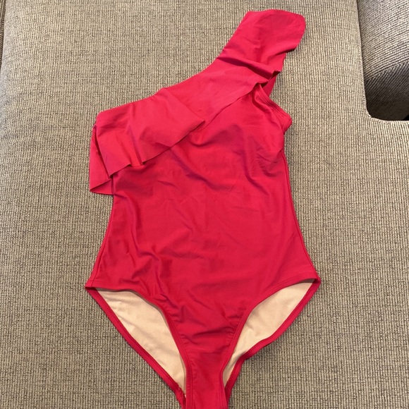 Kona Sol Ruffle one-piece swimsuit with one-shoulder design. Size Medium - Picture 3 of 9